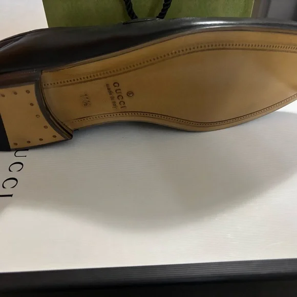 Gucci Black Leather Loafers with Gold and Green Accent  display picture 2